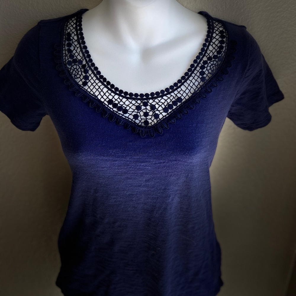 Old navy blue short sleeve tee xs